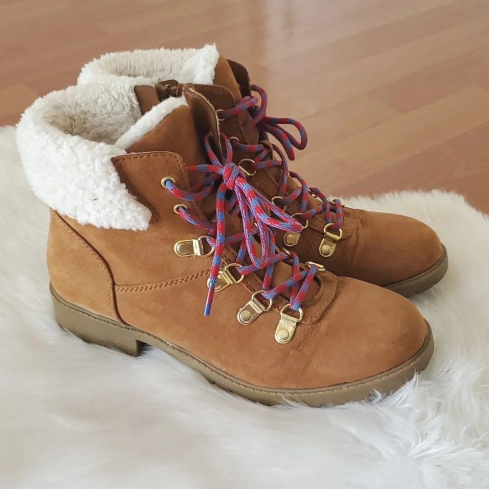 Steve Madden girls tan lace up boots sz 5